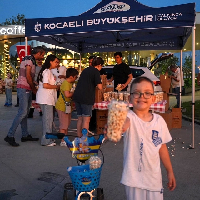 Kocaeli'de yaz akşamları müzik ve sinema rüzgarıyla renklendi