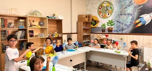 Başiskele'de miniklerin yaz tatili bilim ve teknolojiyle dolu geçiyor