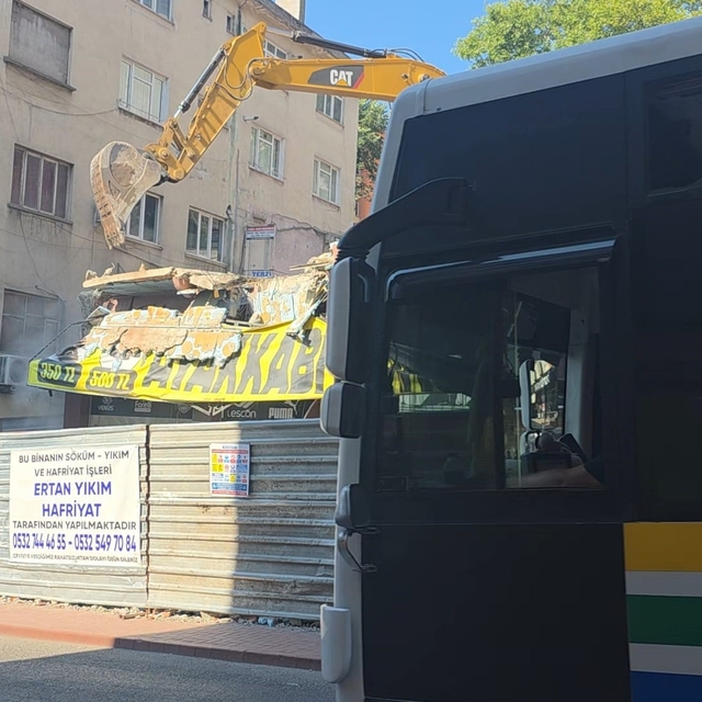Vatandaşlardan iş yerinin yıkımında tepki