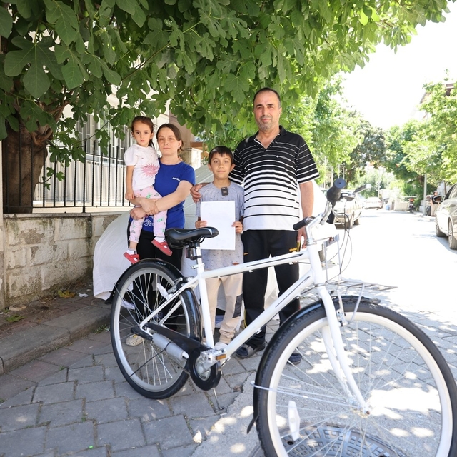 Denizli Büyükşehirden miniklere bisiklet hediyesi