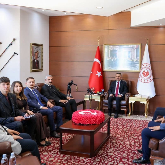 Vali Hacıbektaşoğlu, Ülkü Ocakları yönetimini kabul etti