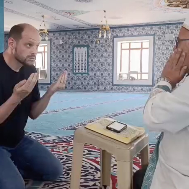 Türk bayraklı nişanın ardından Alman damat Müslüman oldu
