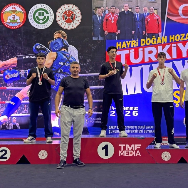 Manisalı muaythaiciler Türkiye kürsüsüne çıktı