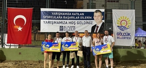 Gölcük'te 304 minik sporcunun plaj voleybolu heyecanı