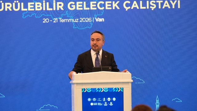 Bakan Yardımcısı Burak Demiralp: "Van Gölü'nde yılların biriktirdiği kirlilik yüküne neşter vurduk"
Van Gölü Havzası Sürdürülebilir Gelecek Çalıştayı'nda Van Gölü Havzası'nın 2050 vizyonu ele alınıyor