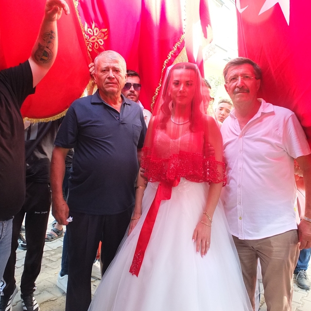 Balıkesir'de asırlık düğün geleneği devam ediyor