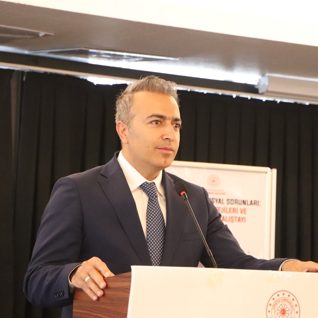 Karaman'da "Sosyal Sorunlar" çalıştayı düzenlendi
Vali Hayrettin Çiçek: "Ka...