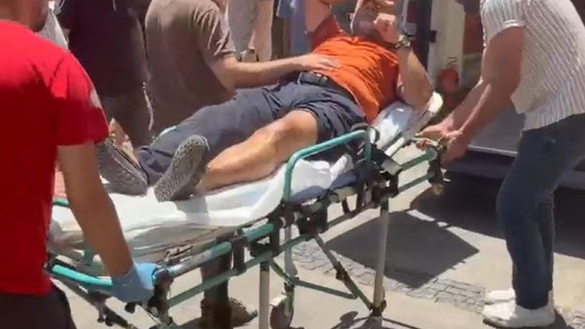 İzmir'de husumetliler arasında silahlı kavga: 1 yaralı