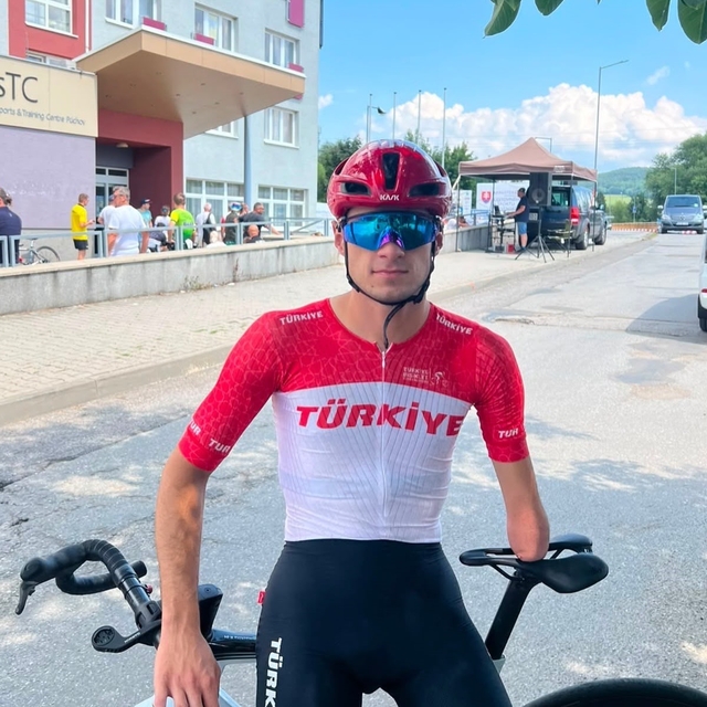 Milli bisikletçi Mehmet Keskin Slovakya'da sahne aldı