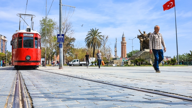 Nostalji tramvayın kaldırıldığı iddialarına yalanlama
Antalya Büyükşehir Belediyesi Ulaşım Dairesi Başkanı Nurettin Şengül:
"Zerdalilik-Müze arasında hizmet veren mevcut raylı sistem hattının kaldırılması kesinlikle söz konusu değildir"