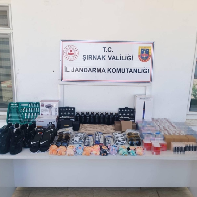 Şırnak'ta jandarmadan kaçakçılığa büyük darbe: 8 milyon liralık kaçak ürün...