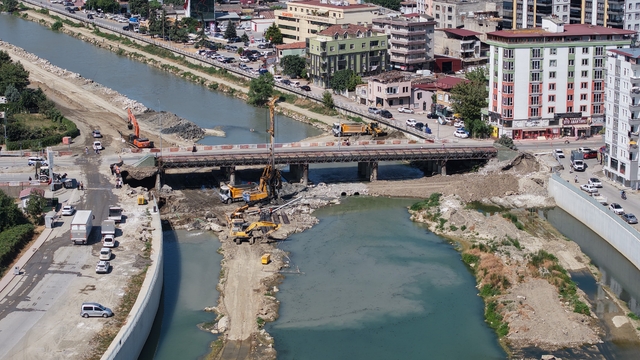 Samsun'da köprü tedbir amaçlı trafiğe kapatıldı