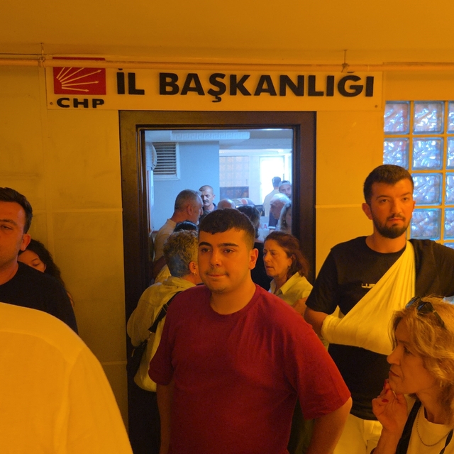 Görevden alınan CHP Samsun yönetimi il binasını boşalttı