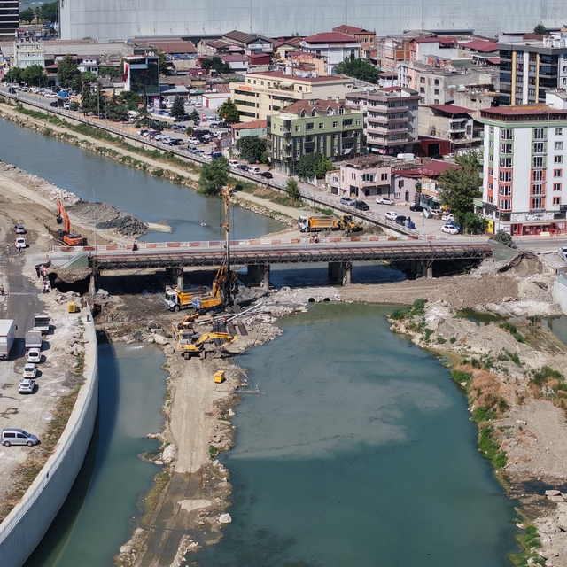 Samsun'da köprü tedbir amaçlı trafiğe kapatıldı