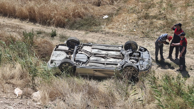 Kütahya'da iki otomobil çarpıştı; 3 yaralı