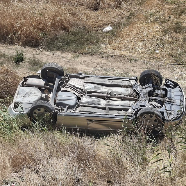Kütahya'da iki otomobil çarpıştı; 3 yaralı