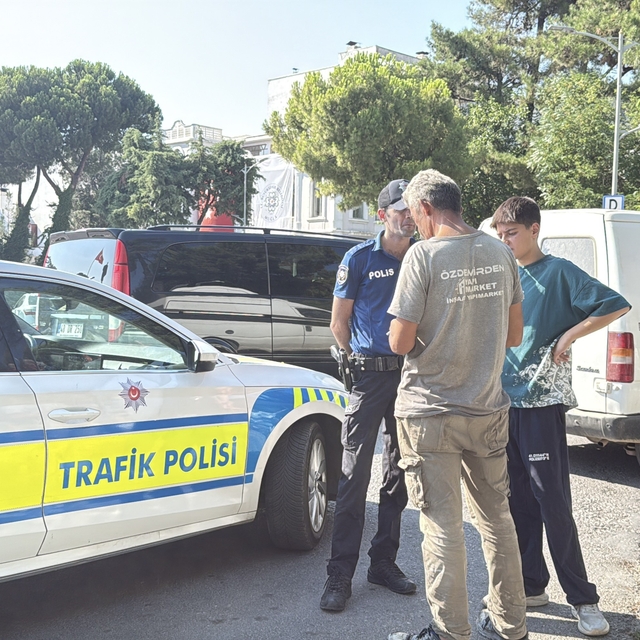 Ehliyetsiz sürücünün karıştığı kazada motosikletli yaralandı