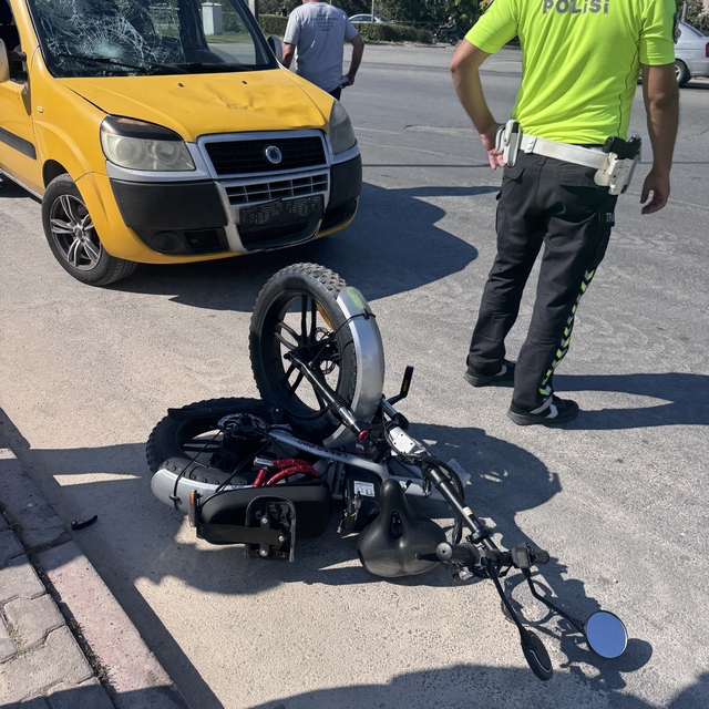 Ticari aracın çarptığı elektrikli bisiklet sürücüsü ağır yaralandı