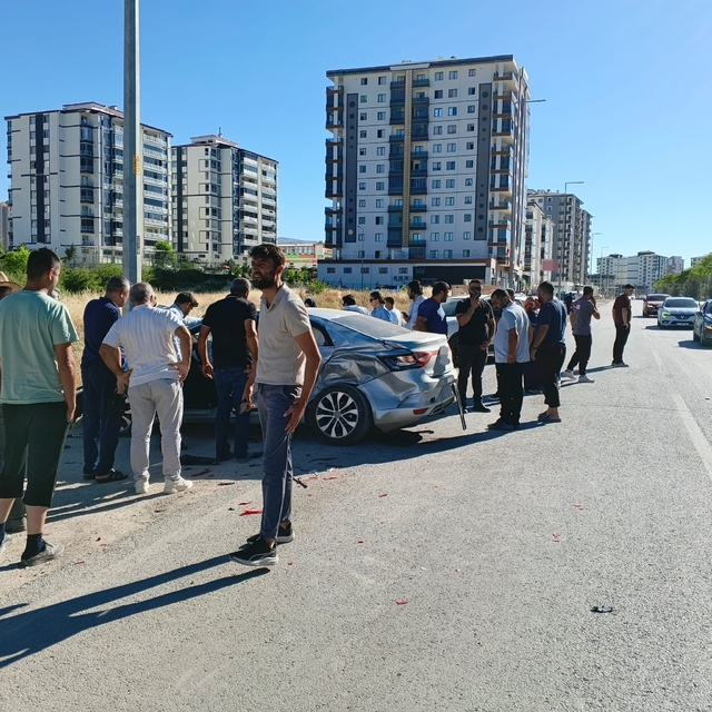 Malatya'da iki otomobil çarpıştı: 1 yaralı