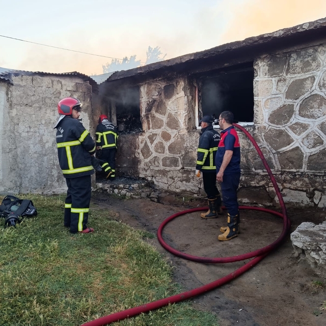 Yangına uykuda yakalanan 22 kişilik aile kurtarıldı