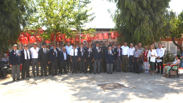 Ayvalık'ta gazilerin Kıbrıs Barış Harekatı'nın 52'nci yıl dönümü coşkusu
