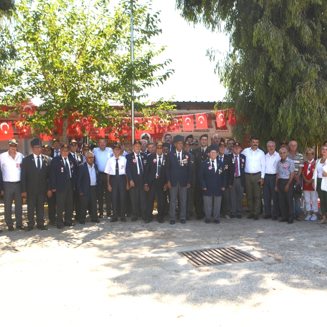 Ayvalık'ta gazilerin Kıbrıs Barış Harekatı'nın 52'nci yıl dönümü coşkusu
