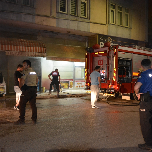 Ordu'da yanan fındık kabuğu çuvalı iş yerini dumana boğdu