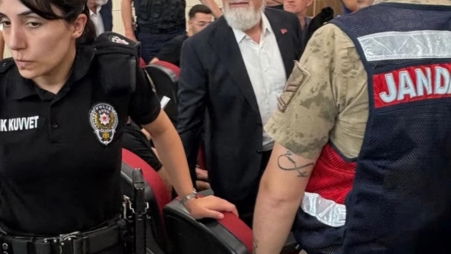 Görevden alınan Bursa Büyükşehir Belediye Başkanı Bozbey'in yargılanmasına başlandı