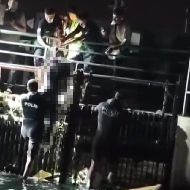 Adana'da sulama kanalında erkek cesedi bulundu
Vatandaşların ihbarı üzerine...