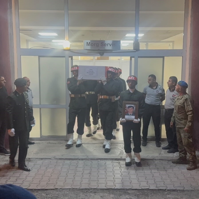 Hakkari'de hayatını kaybeden Yüksel Işık'ın cenazesi askeri törenle Bursa'y...