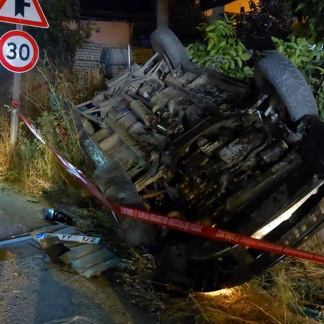 Bursa'da kontrolden çıkan otomobil takla attı: 2 yaralı