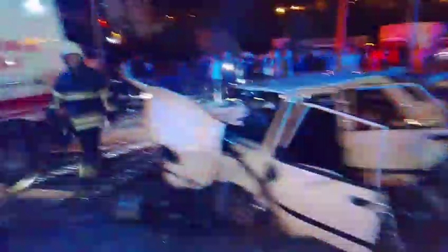 Adana'da kırmızı ışıkta bekleyen otomobile bir başka otomobil çarptı: 1 ölü, 3 yaralı