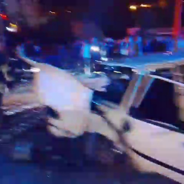 Adana'da kırmızı ışıkta bekleyen otomobile bir başka otomobil çarptı: 1 ölü...