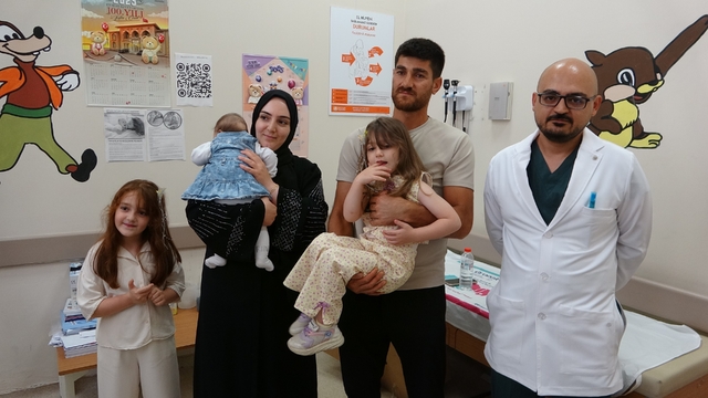 3 yaşındaki Mihrimah saat pili yuttu
Soluk borusuna takılan pil, başarılı bir operasyonla çıkarıldı