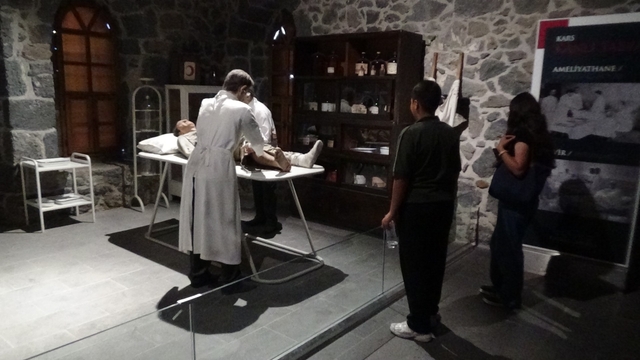 Kars'ta tarihe dokunan müze: Kafkas Cephesi'nin acıları ve kahramanlığı ziyaretçileri derinden etkiliyor