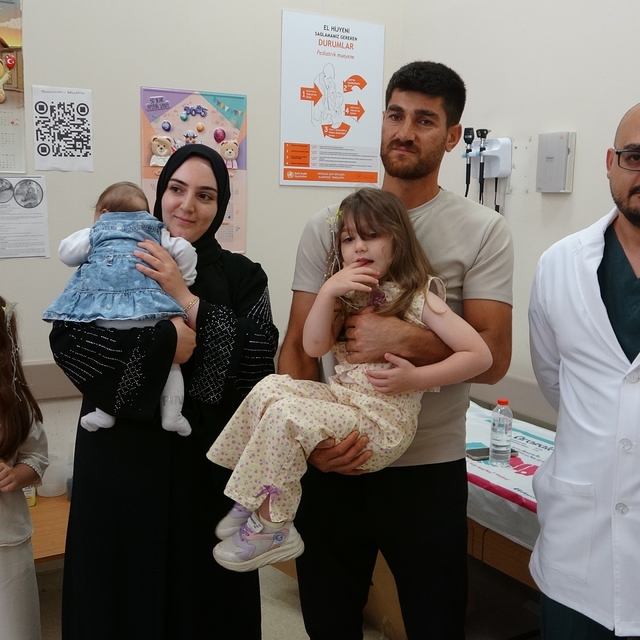 3 yaşındaki Mihrimah saat pili yuttu
Soluk borusuna takılan pil, başarılı b...