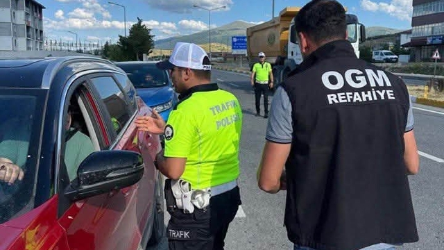 Erzincan'da 2 bin 200 sürücüye orman yangınlarına karşı bilgilendirme