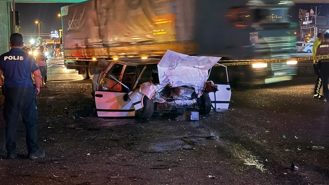 Tofaş, kağıt gibi ezildi: 1 ölü, 3 yaralı