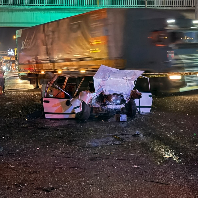 Tofaş, kağıt gibi ezildi: 1 ölü, 3 yaralı