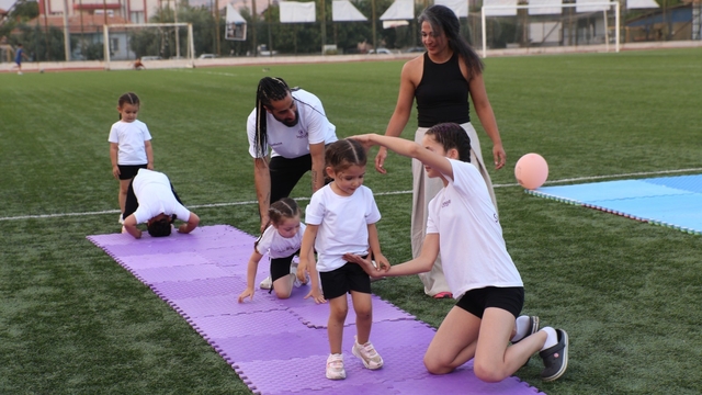 Sarıgöl'de minik cimnastikçilerden nefes kesen gösteri