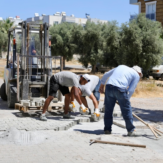 Didim Efeler Mahallesi'nde yol çalışması