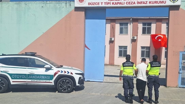 Aranıyorlardı tek tek yakalandılar
Düzce'de aranan 48 kişi yakalandı 16'sı tutuklandı
