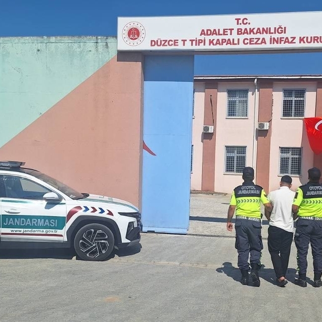 Aranıyorlardı tek tek yakalandılar
Düzce'de aranan 48 kişi yakalandı 16'sı...