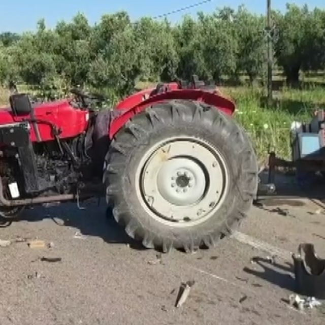 Bursa'da traktör kazası: 2 yaralı
Traktör ile hafif ticari araç çarpıştı, y...