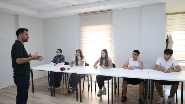 Osmangazi'den gençlerin geleceğine ücretsiz eğitim desteği
Osmangazi Belediyesi gençlerin yanında
