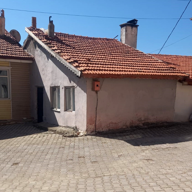 Gürültü nedeniyle tartıştıkları komşunun bıçakladığı anne öldü, kızı ağır y...