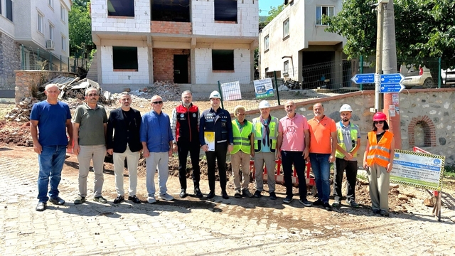 Başkan Erol, Burhaniye Mahallesi'ndeki doğalgaz çalışmalarını yerinde inceledi