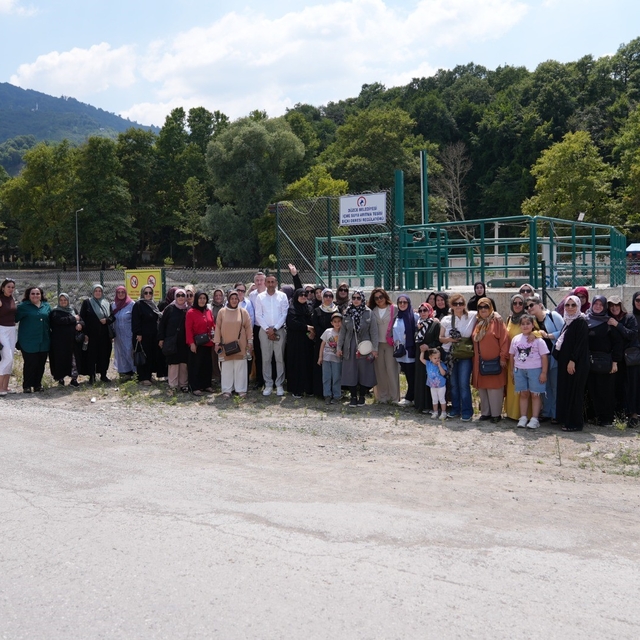 Düzce'de kadınlar keşifte
Düzce Belediyesi yatırımlarını kadınlar yerinde g...