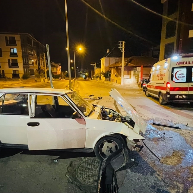 Karaman'da iki otomobilin çarpıştığı kaza ucuz atlatıldı