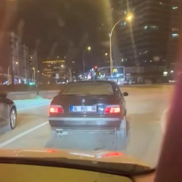 Drift atarken kazadan kıl payı kurtuldu